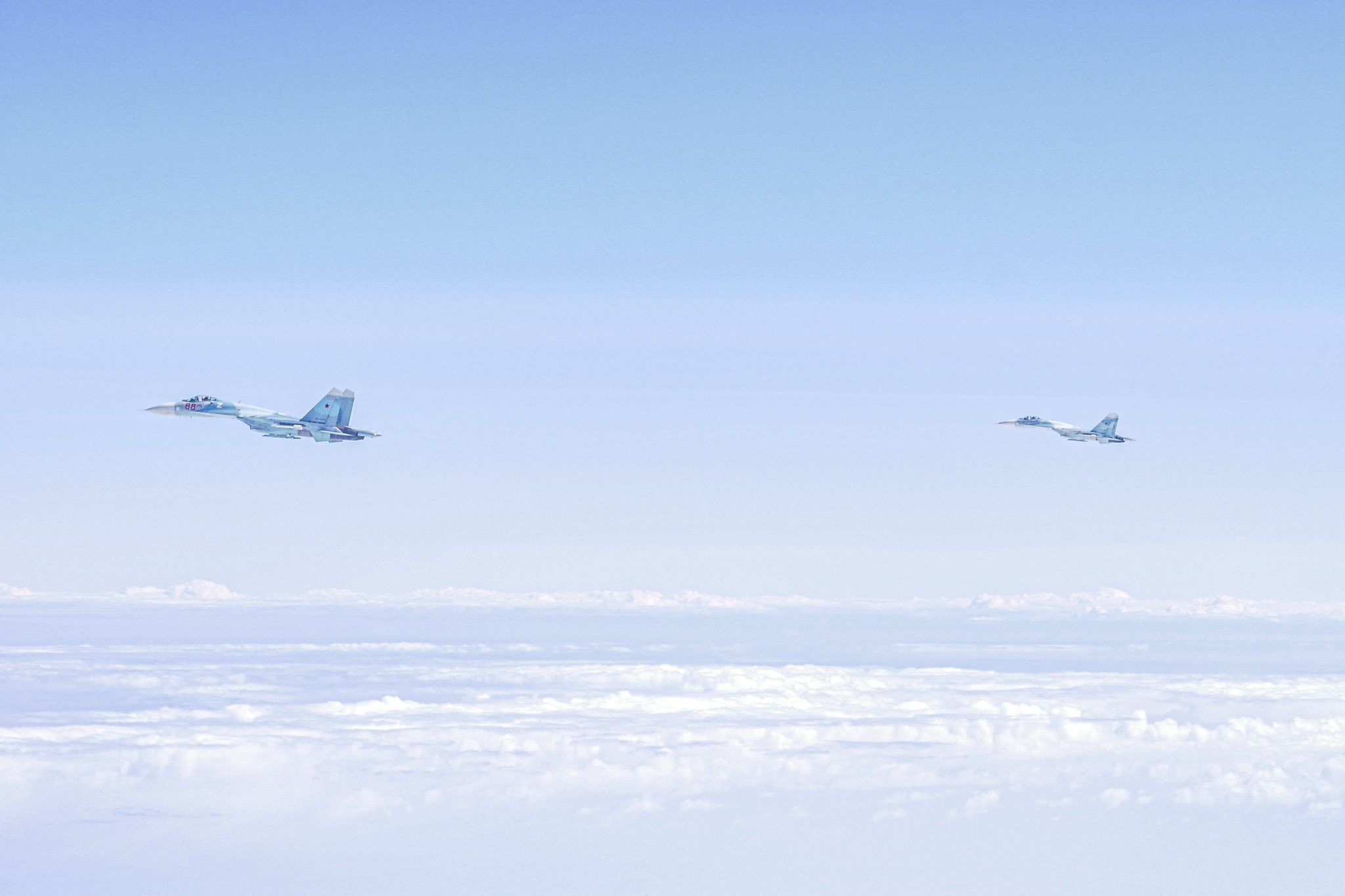 Royal Air Force en Luftwaffe Eurofighter Typhoon gevechtsvliegtuigen onderscheppen drie Russische vliegtuigen boven de Baltische Zee.