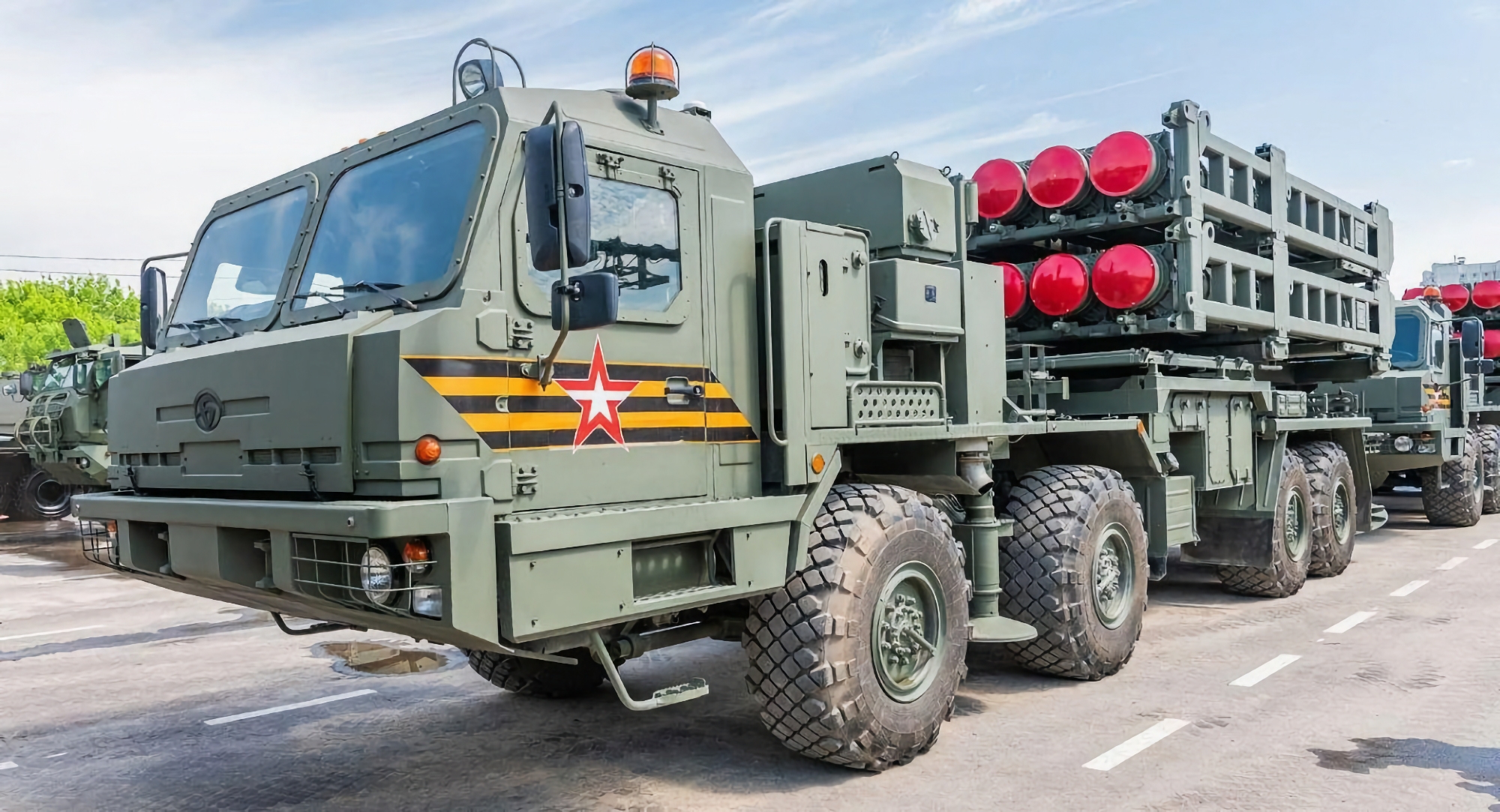 Two Ukrainian FPV drones destroyed a modern Russian S-350 Vityaz S-350 SAM system worth more than $135,000,000,000 (video)