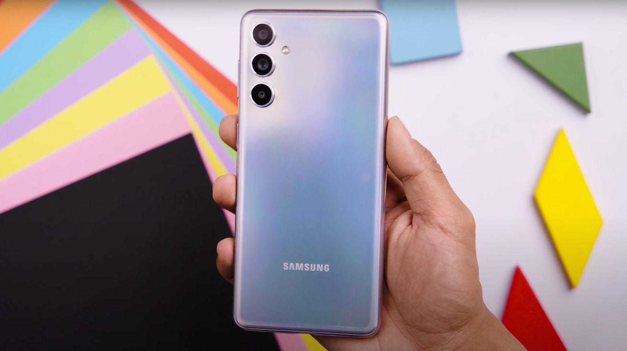 На YouTube з'явилося відео з неанонсованим смартфоном Samsung Galaxy F54