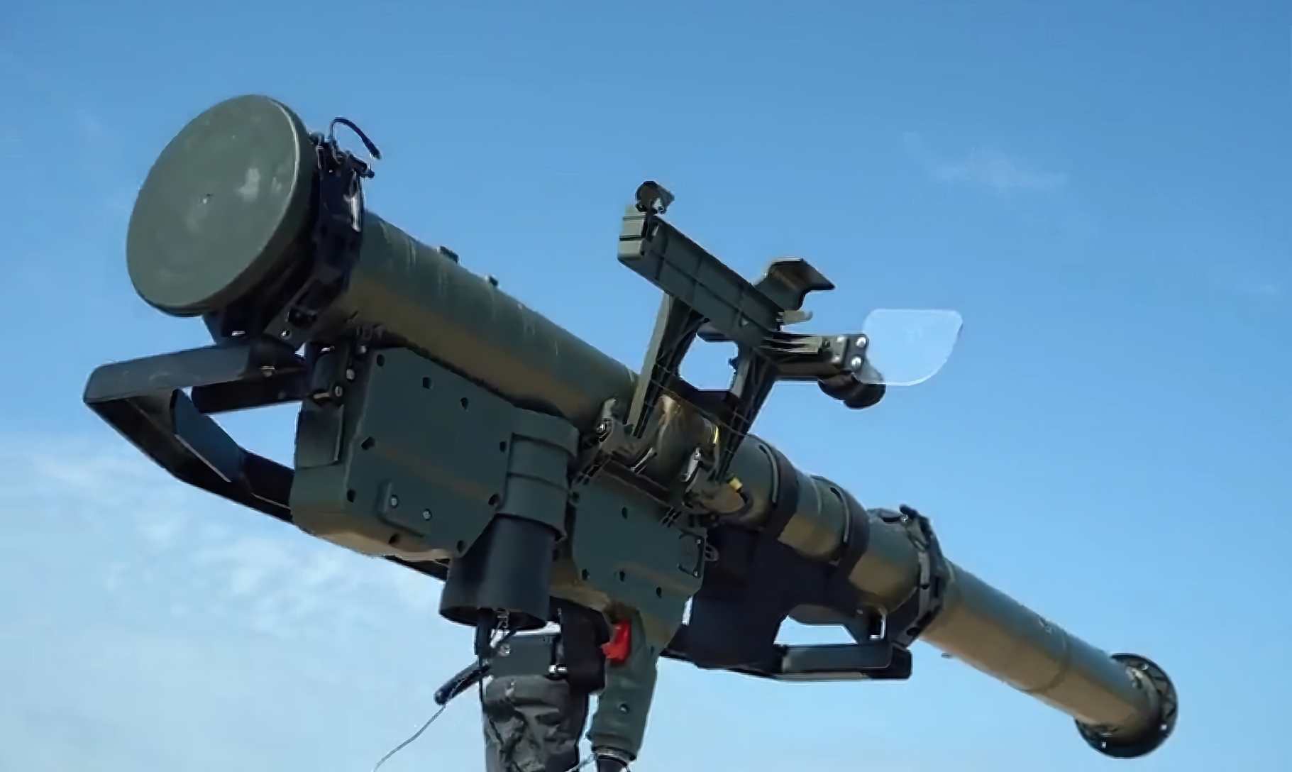The Turkish Armed Forces received their first batch of SUNGUR man-portable air defense systems. It can identify and track targets