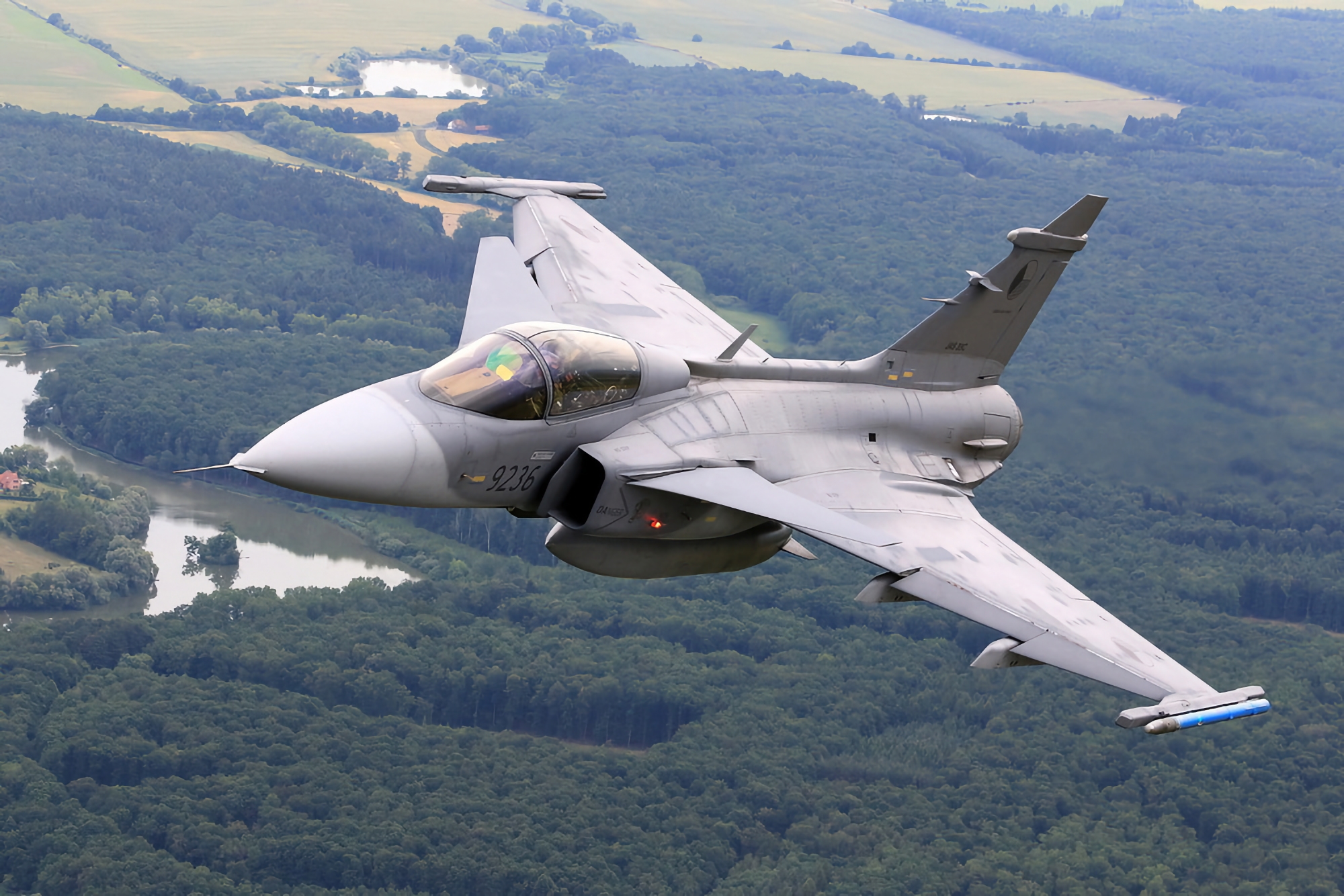 Ukraine is one step closer to receiving Swedish Saab JAS 39 Gripen fighter jets: Ukrainian pilots have undergone a familiarisation programme on the aircraft's use