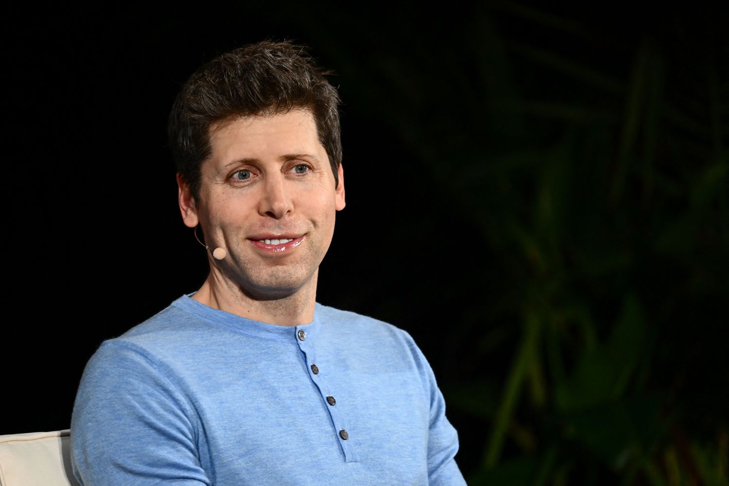Sam Altman's iPhone stopped working after news of his dismissal from OpenAI