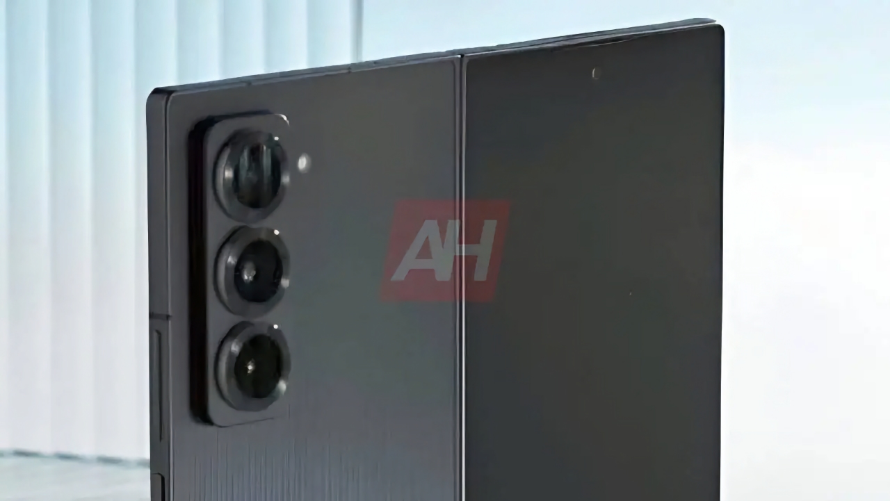 Samsung Galaxy Fold Special Edition ha aparecido en una foto con un cuerpo delgado y triple cámara