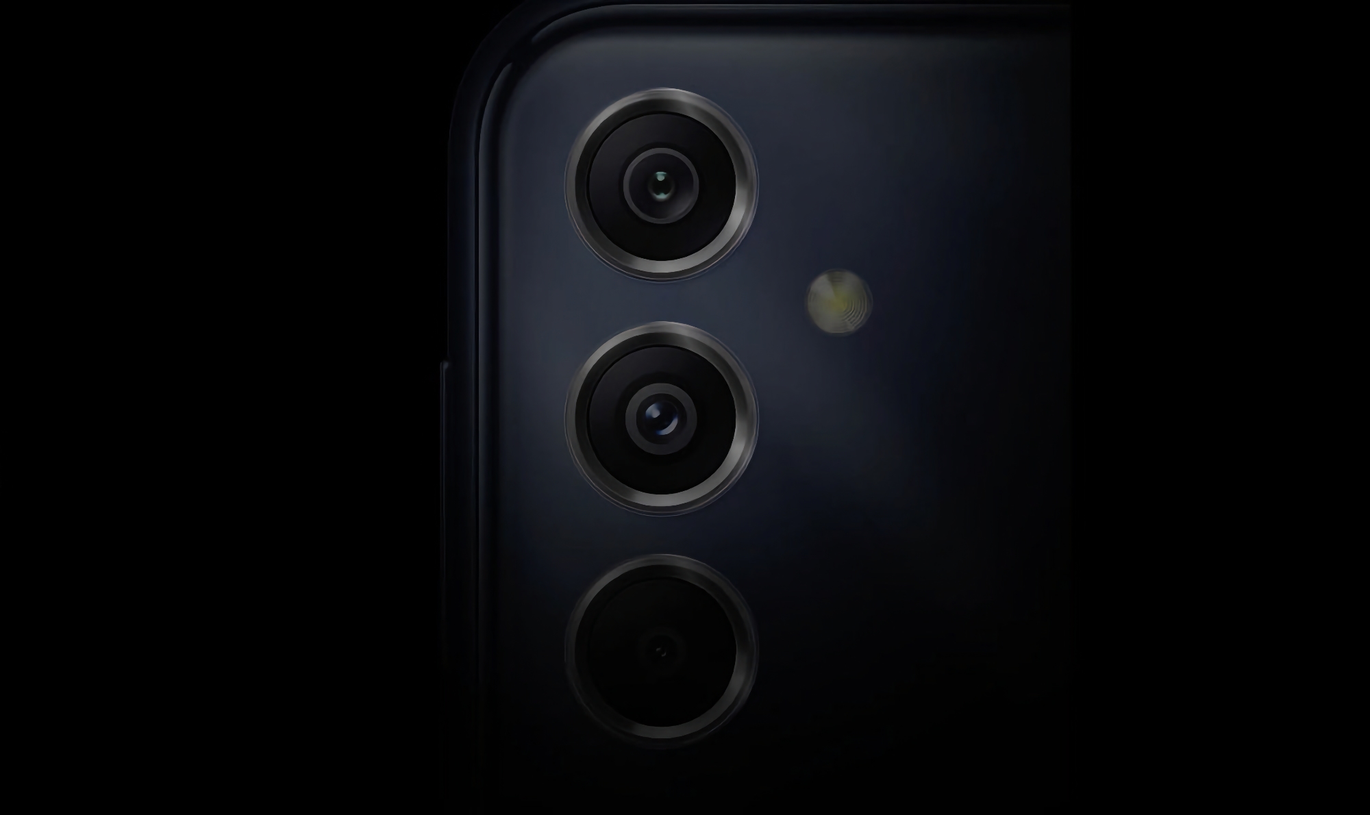 Samsung Galaxy M44 met drievoudige camera is opgedoken in een foto