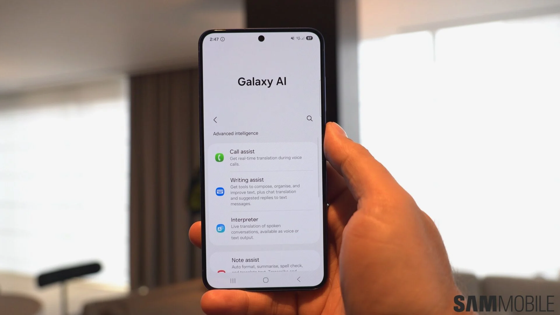 One UI 7 на Galaxy S25 может читать новости и статьи вслух