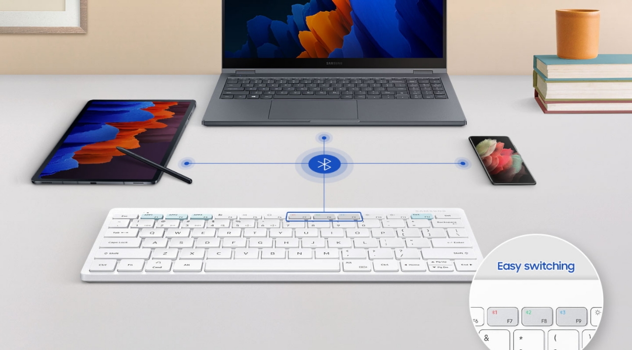 Samsung stellt Tastatur für Millennials vor: Das tragbare Smart Keyboard Trio 500 arbeitet mit drei Geräten gleichzeitig