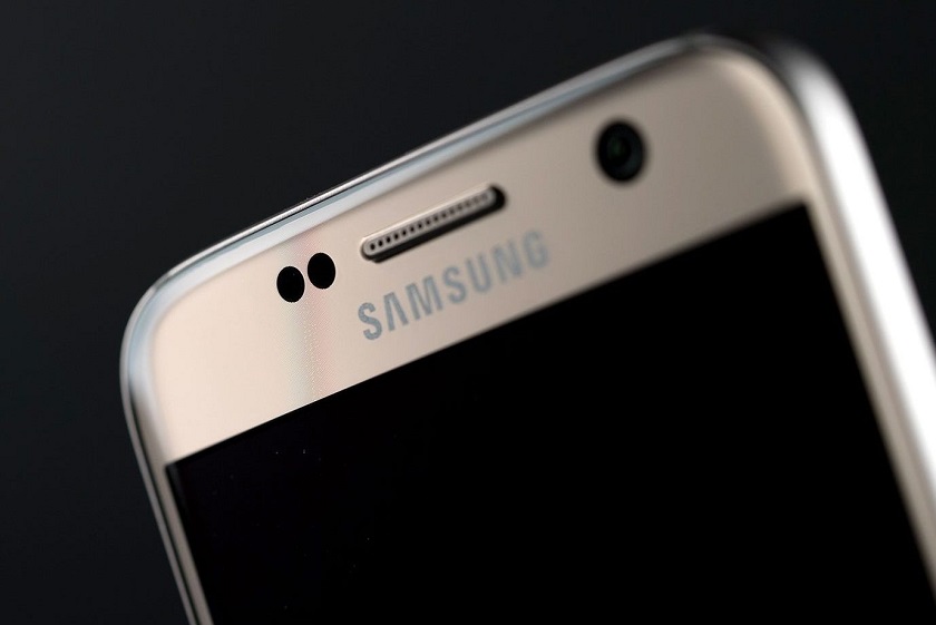 Во время рекламы AMOLED-панелей Samsung показала Galaxy S8 