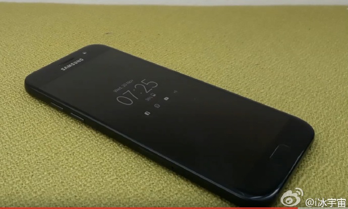 Samsung Galaxy A5 (2017) появился на живых фото