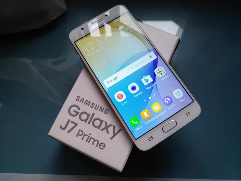 Смартфон Samsung Galaxy J7 Prime начал обновляться до Android Oreo