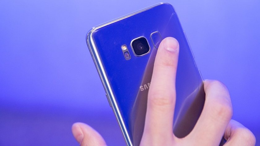Samsung работает над технологией защиты от фальшивых отпечатков пальцев на подэкранных модулях