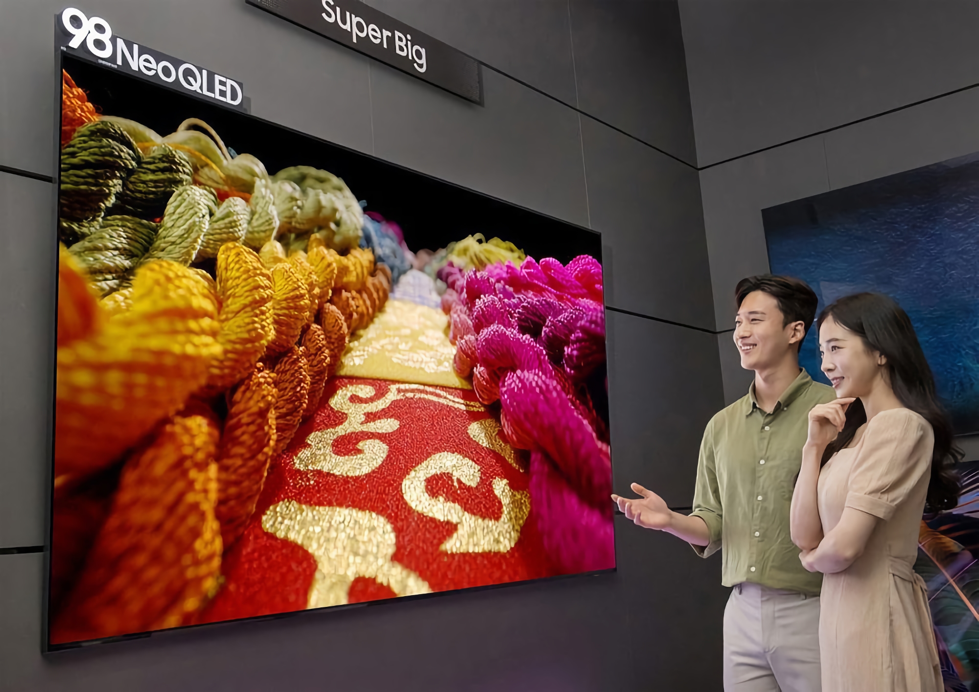 Samsung presentó un televisor inteligente QN100B Neo QLED TV de 98 pulgadas con pantalla 4K a 120 Hz y 20 mm de grosor por 32.000 dólares