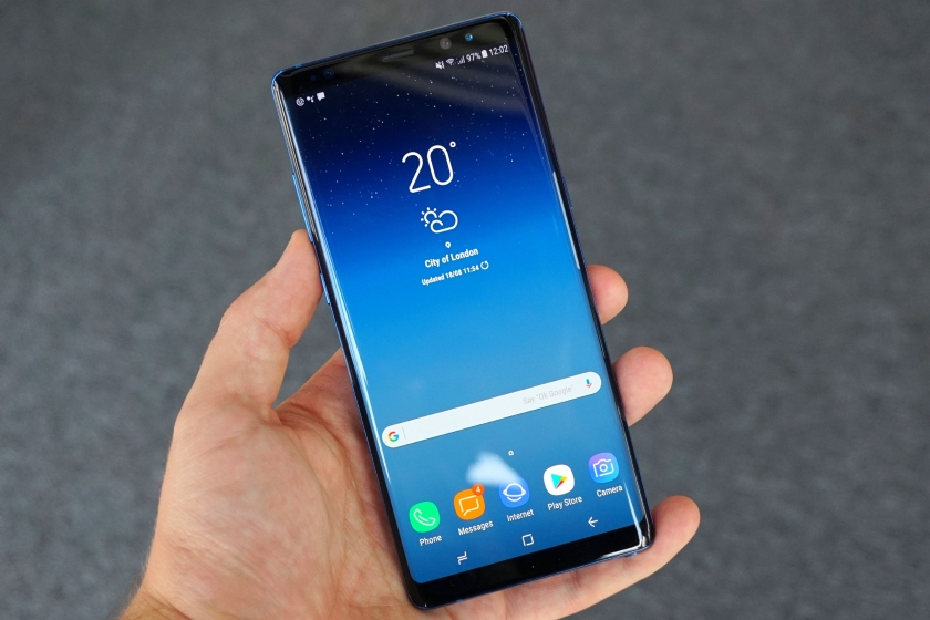 CEO Samsung уже ходит с фаблетом Galaxy Note 9