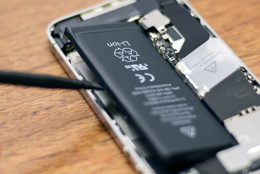Apple is stockpiled with battery components for 5 years ahead