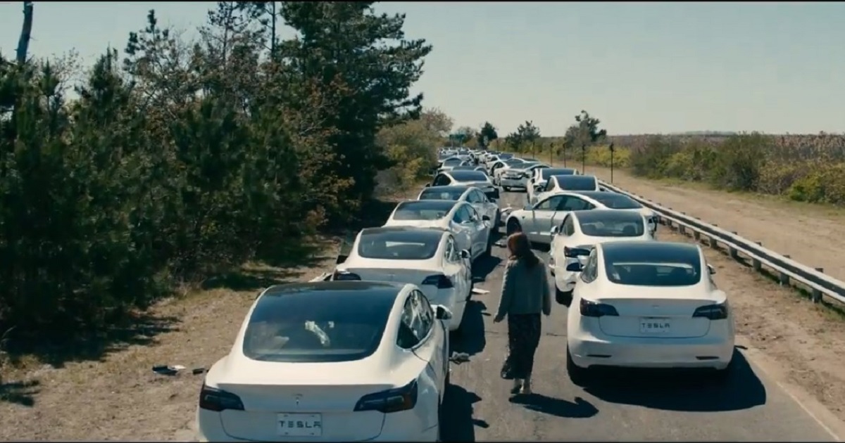 Реакція Ілона Маска на сцену аварії Tesla у фільмі Netflix "Leave the World Behind"