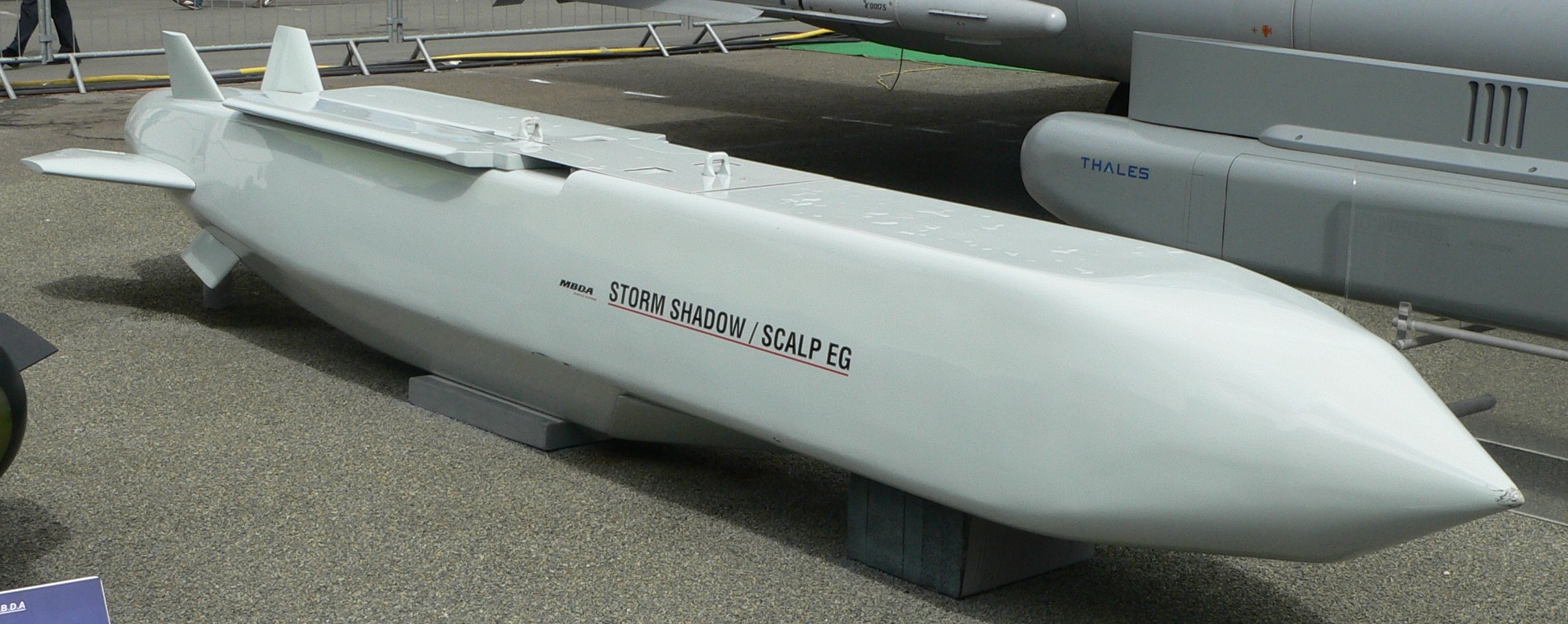Großbritannien kann die Ukraine mit Storm Shadow Cruise Missiles (SCALP) beliefern, die von einem Flugzeug aus gestartet werden und Ziele in einer Entfernung von etwa 600 km treffen können.
