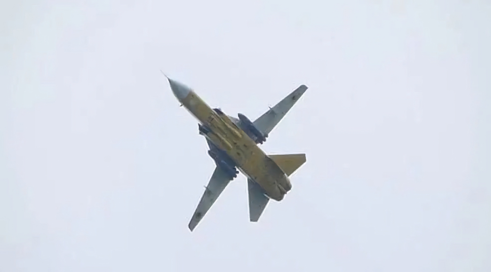 Oekraïense Su-24 bommenwerpers hebben pylonen van Britse Tornado vliegtuigen, waardoor ze Storm Shadow raketten kunnen dragen.