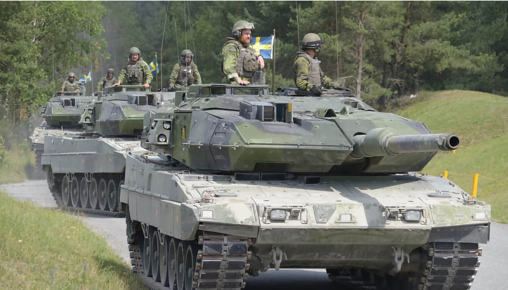 Schweden hat 10 Panzer des Typs Stridsvagn 122, eine modernisierte Version des deutschen Panzers Leopard 2A5, an die Ukraine geliefert.