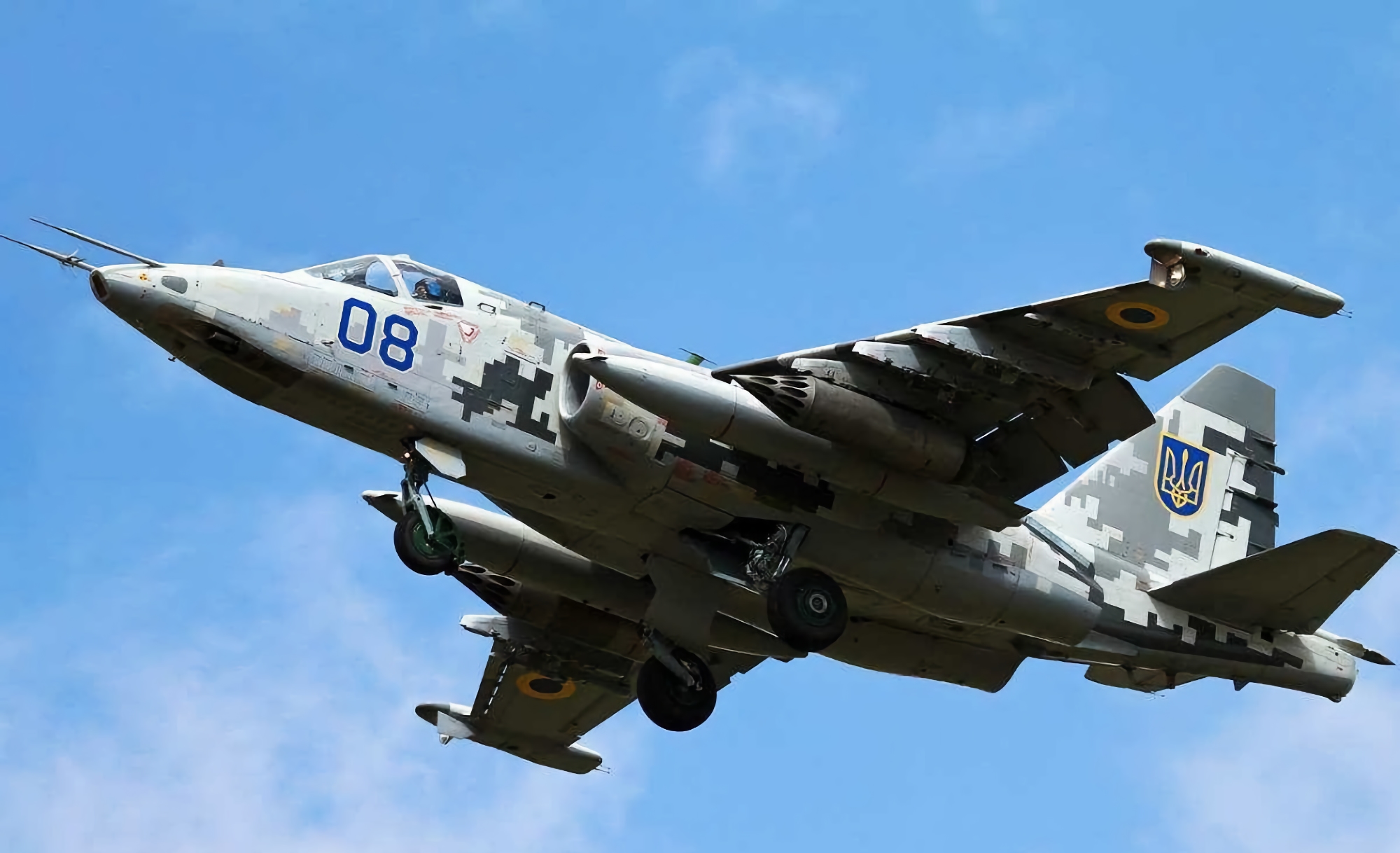 Siły Zbrojne Ukrainy pokazały, jak samoloty szturmowe Su-25 uderzają w najeźdźców (wideo)
