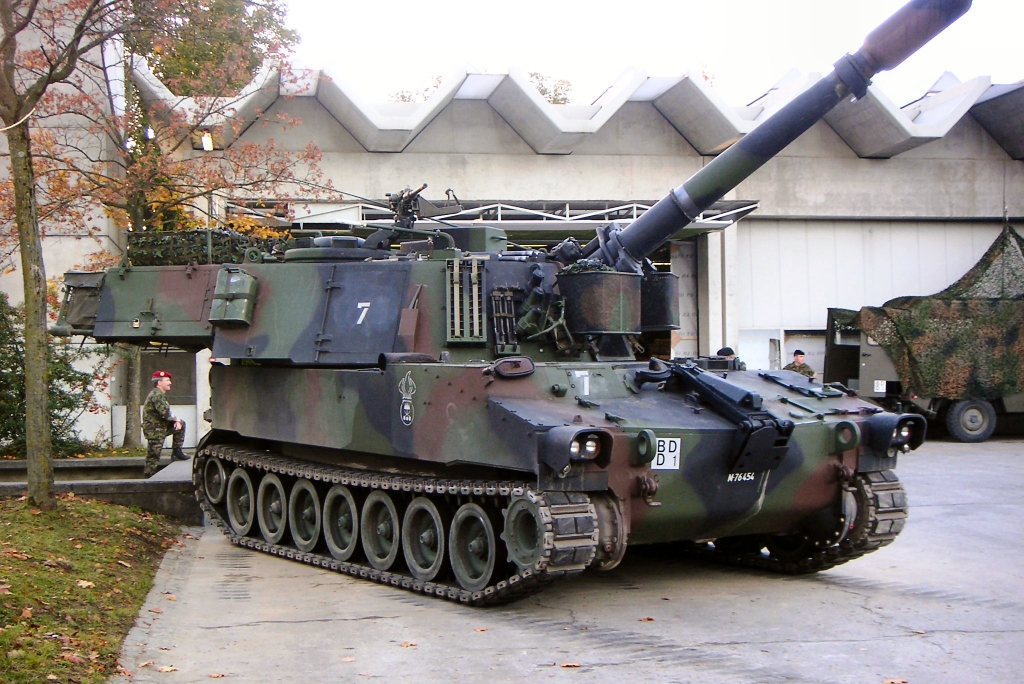 Suiza abandonará el obús americano M109 KAWEST en favor del sueco Archer o del alemán RCH 155 AGM