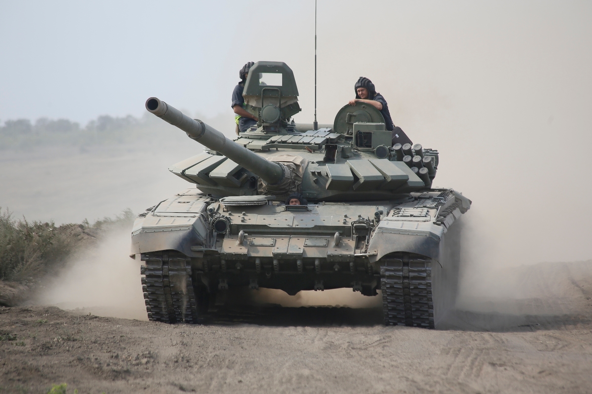 Ukrainian artillery destroyed a Russian T-72B3 tank (video)