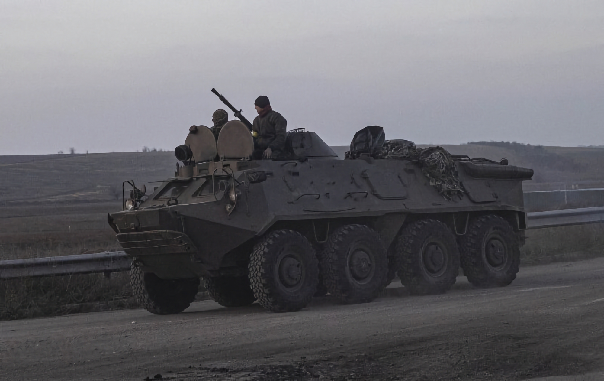 Las AFU utilizan vehículos blindados rumanos TAV-71M, una versión modificada del BTR-60PB soviético