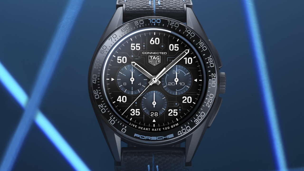 TAG Heuer Connect Calibre E4 Porsche Edition: a WearOS-powered smartwatch that can be connected to the Taycan electric car