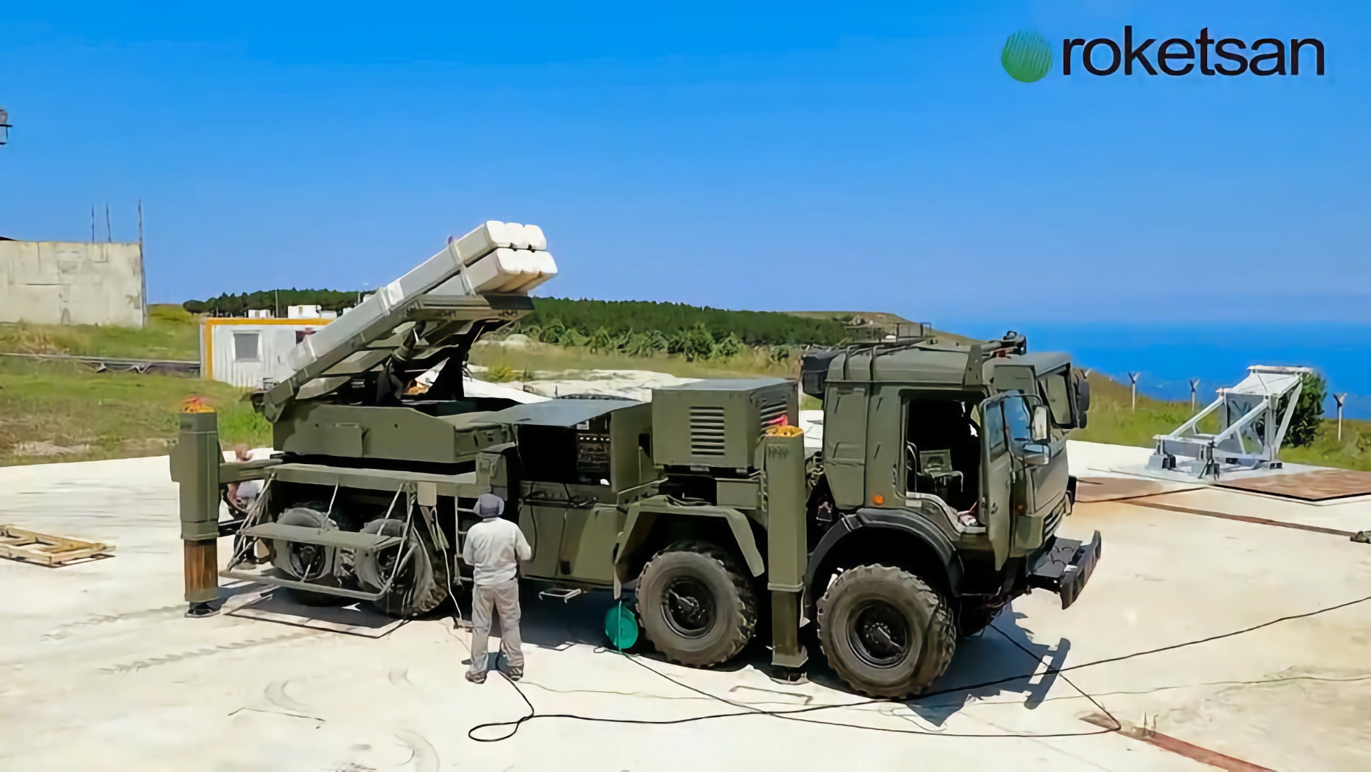 ВСУ показали как используют турецкую РСЗО с высокоточными ракетами TRLG-230, они могут наводиться с помощью БПЛА Bayraktar TB2