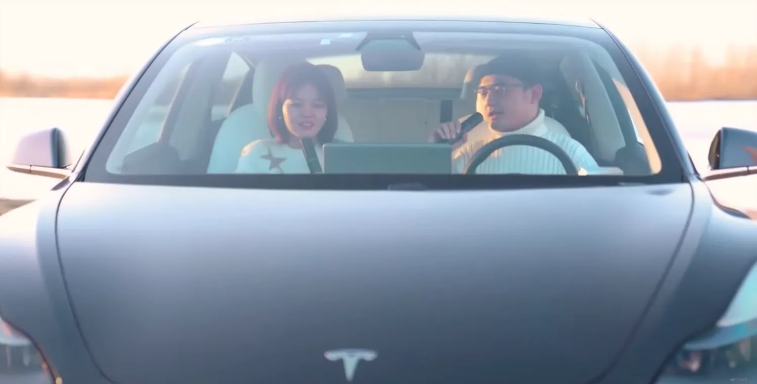 TeslaMic: mikrofon karaoke w samochodzie, który od razu stał się bestsellerem