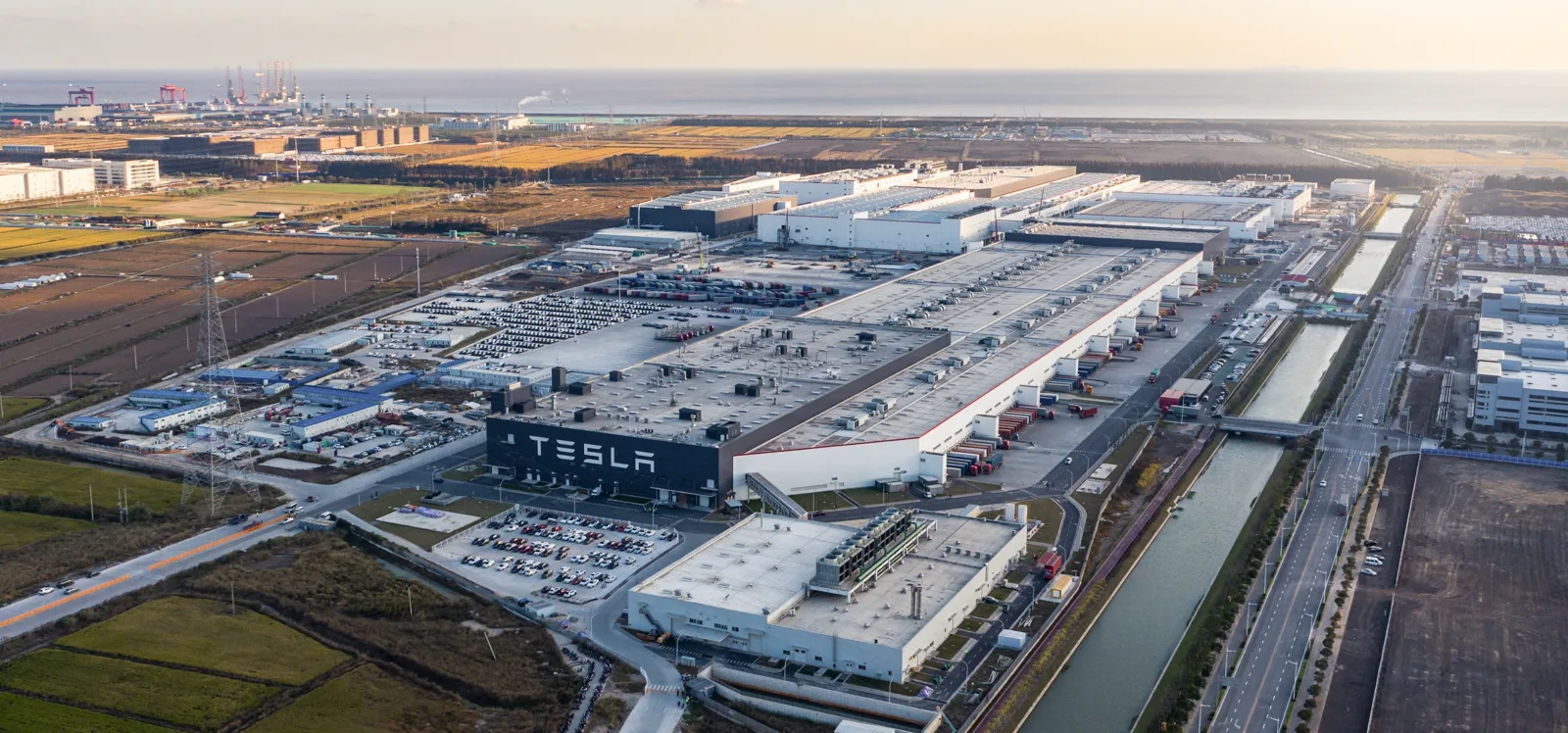 Tesla reducirá drásticamente la producción de coches eléctricos en su planta de Shanghái, que puede fabricar un millón de automóviles al año, debido a la caída de la demanda