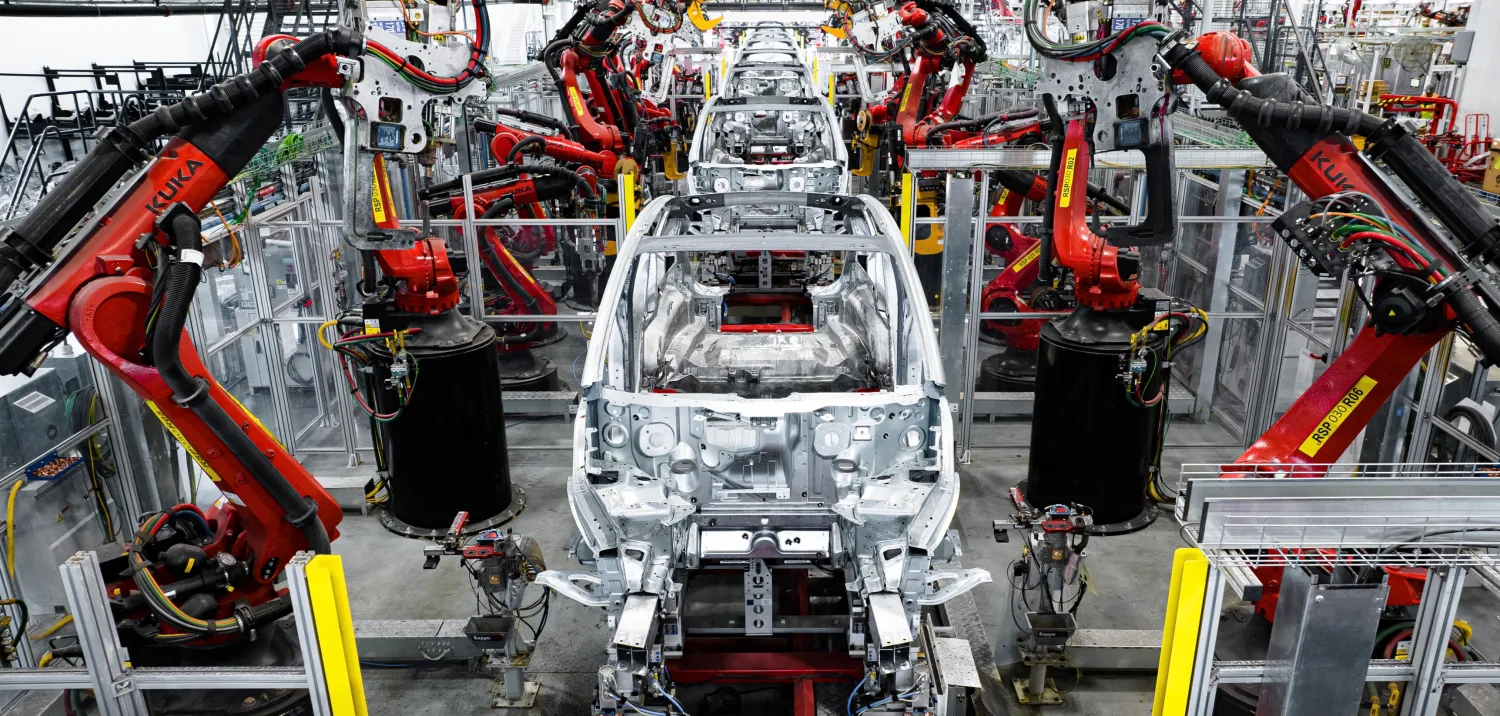Tesla ha messo a disposizione un esercito di robot Kuka per la produzione del Cybertruck
