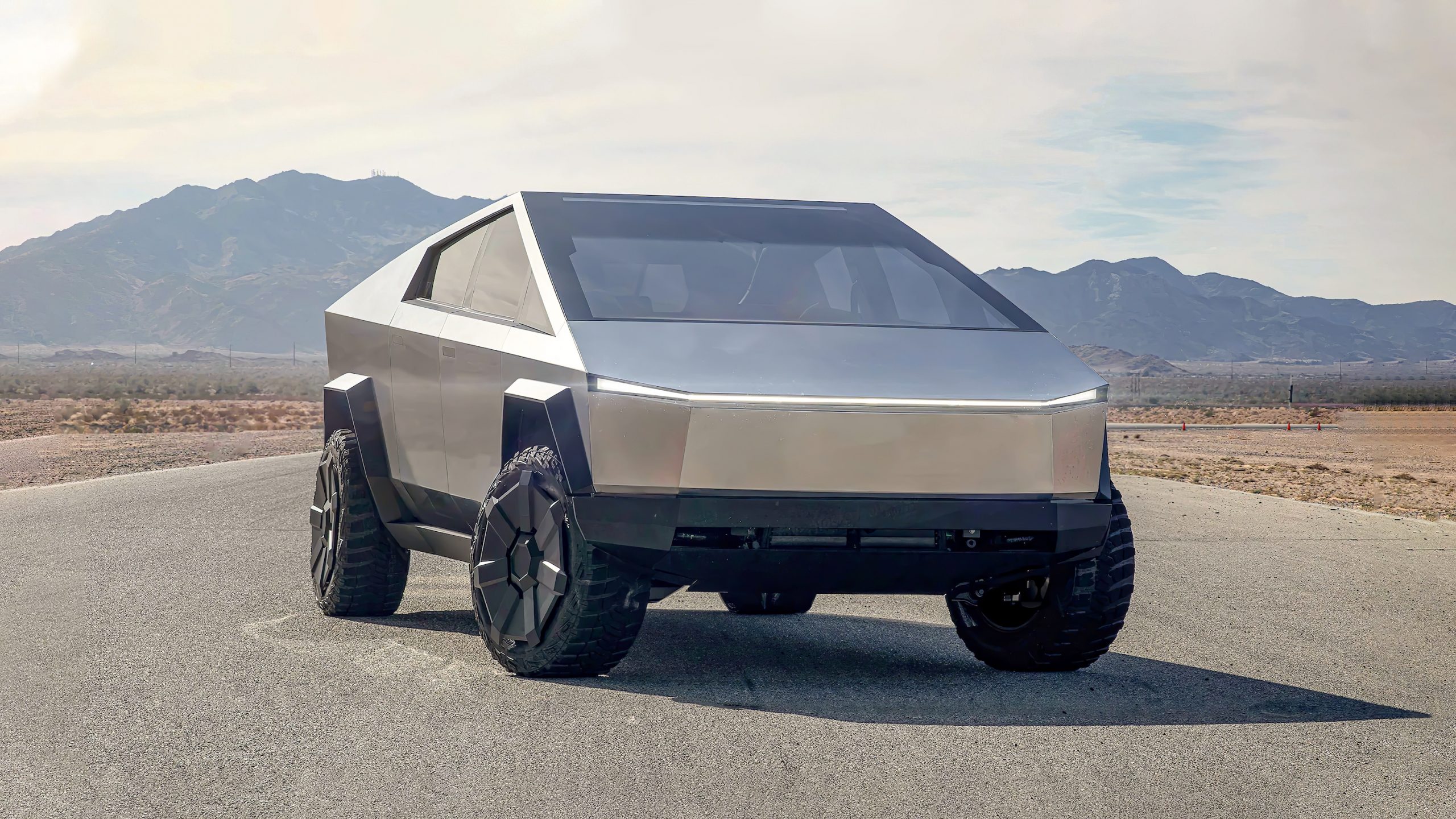Elon Musk announced a new version of Tesla Cybertruck - with 4 motors and tank and crab modes
