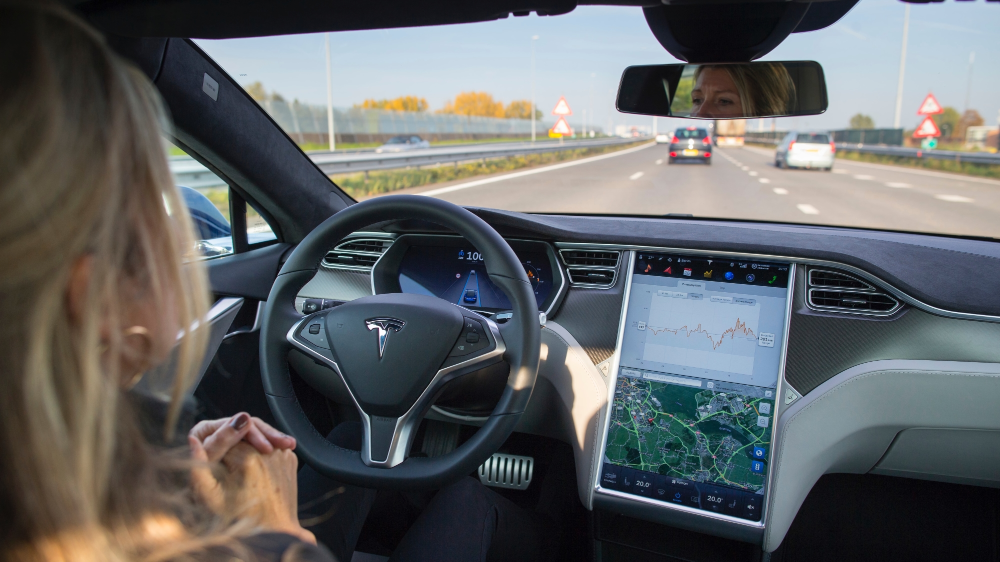 Tesla startet volles selbstfahrendes Fahren: Abonnement Autopilot für $ 199 pro Monat