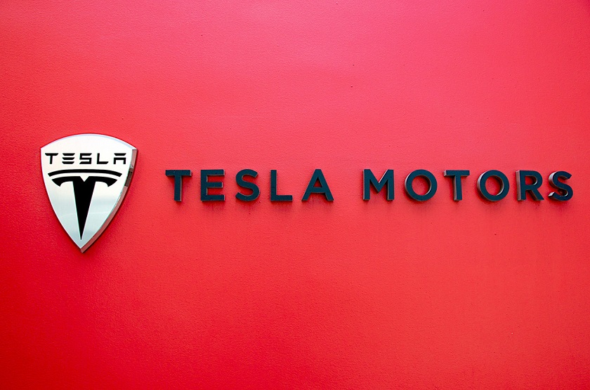 В сентябре Tesla представит электрогрузовик с автопилотом
