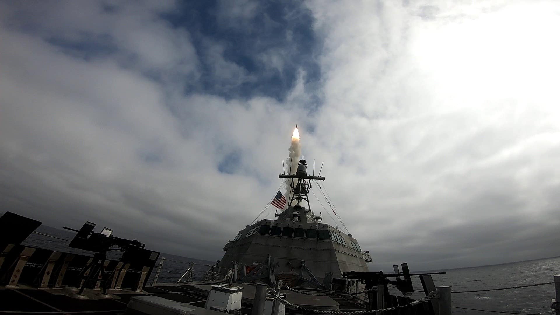 Американський літоральний корабель USS Savannah вперше запустив ракетний перехоплювач Standard Missile 6, який може атакувати повітряні та наземні цілі