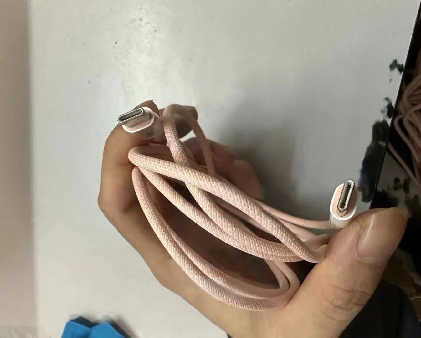iPhone 15 And iPhone 15 Pro Could Get Color-Matched Braided USB-C Cables