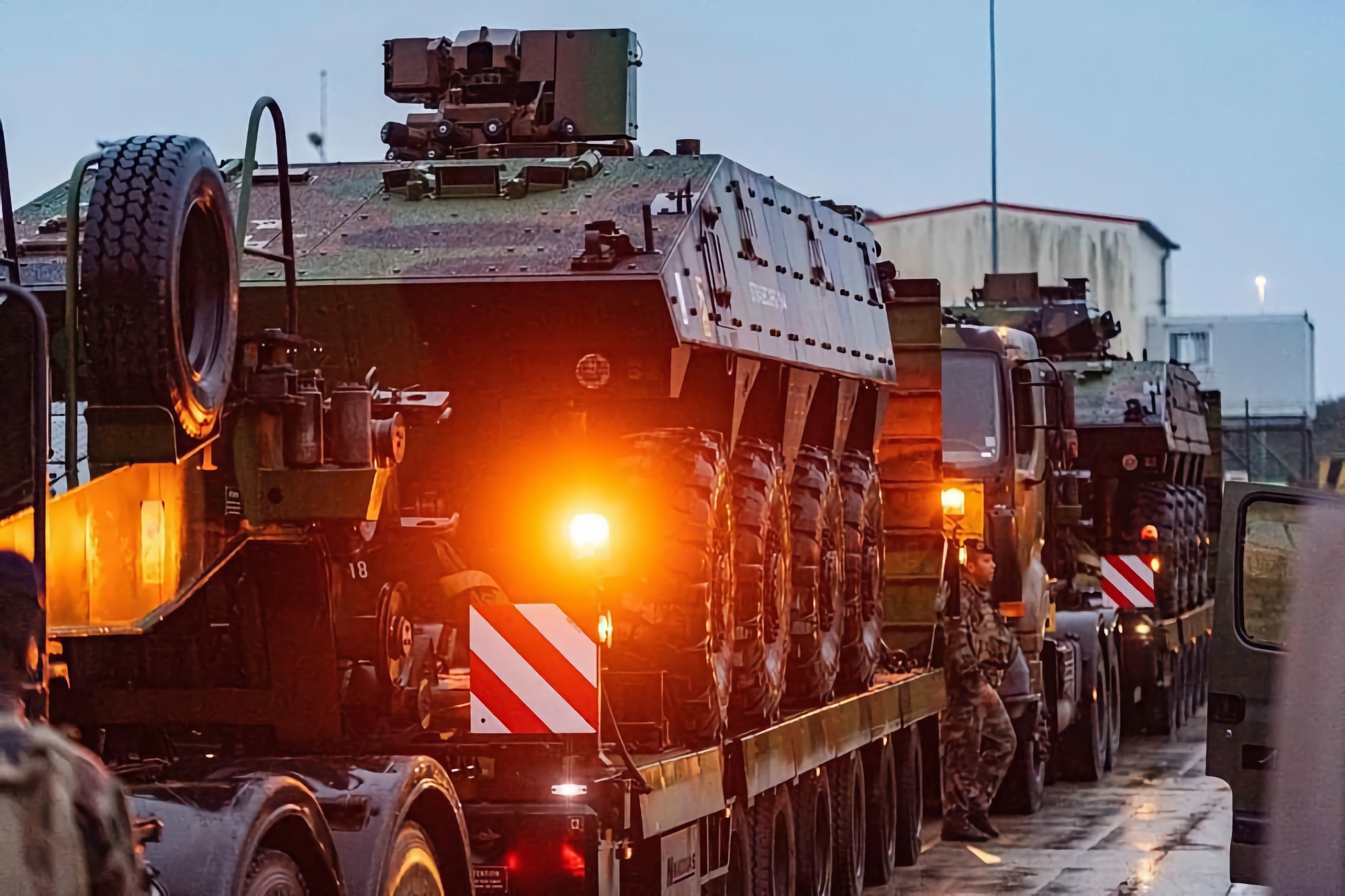 NATO strengthens the eastern flank: a confoy with French weapons, including VBCI BMPs, arrives in Romania