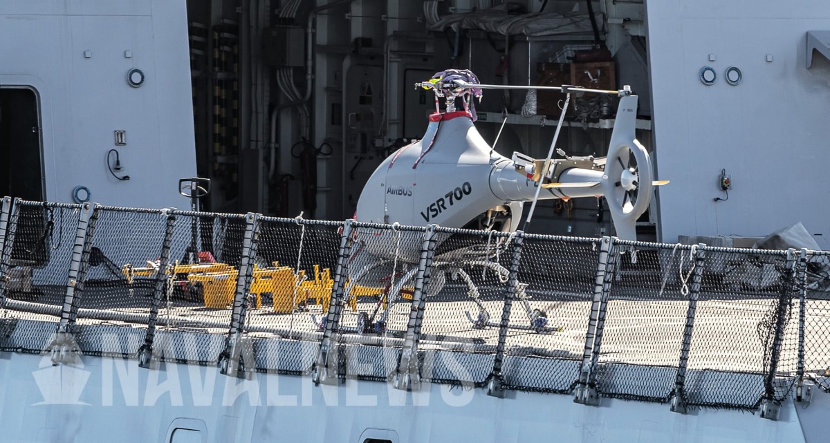 La Marina francese ha iniziato a testare l'elicottero senza pilota VSR700 sulla fregata Provence della classe Aquitaine.