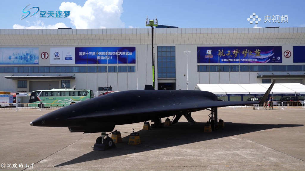 China zeigte die WZ-8-Drohne, die Geschwindigkeiten von 3.700 km/h erreichen kann und F-35 Lighting II-Kampfflugzeuge zerstören soll