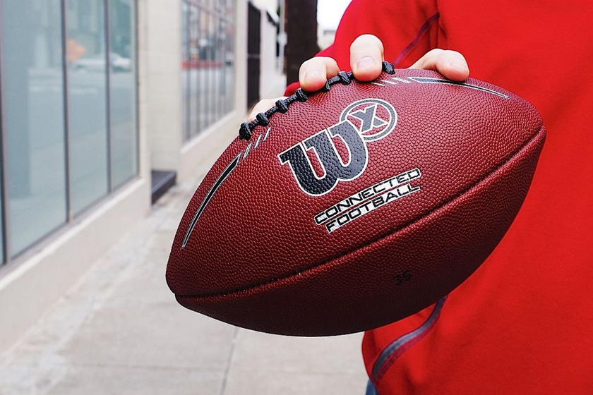 "Умный" мяч для американского футбола Wilson X Connected Football