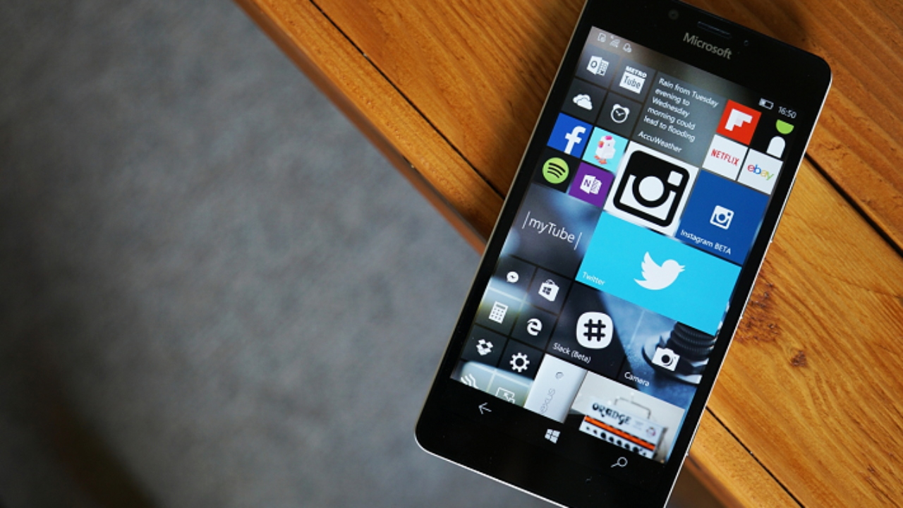 Jutro Microsoft przestanie wspierać Windows 10 Mobile - i przejdzie na Androida i iOS