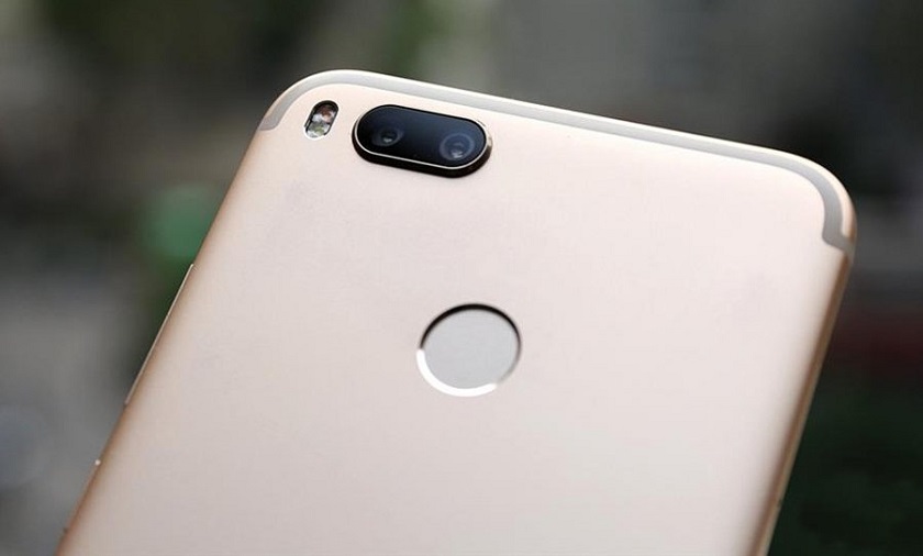 Безрамочный Xiaomi Mi 6C выйдет в декабре