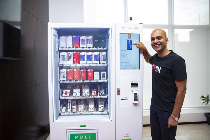Xiaomi представила Mi Express Kiosk: торговый автомат со смартфонами и аксессуарами