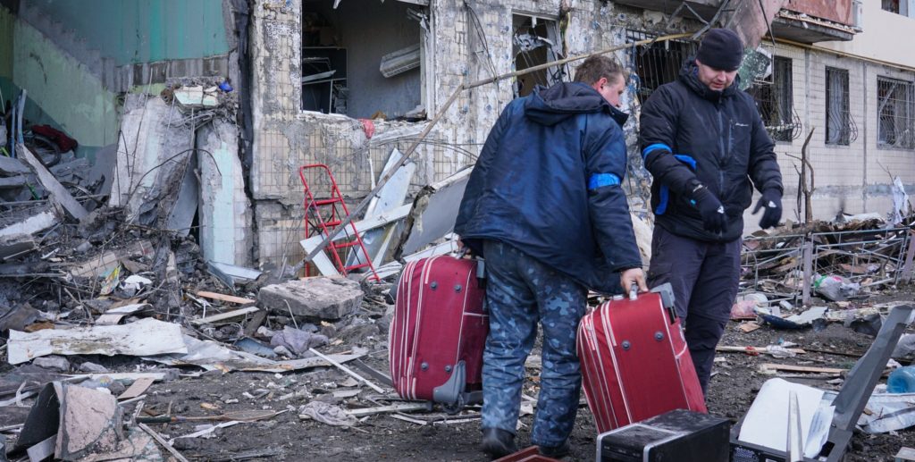 Tim Cook, de Apple, evacua a la abuela de un empleado de Kharkiv durante un bombardeo