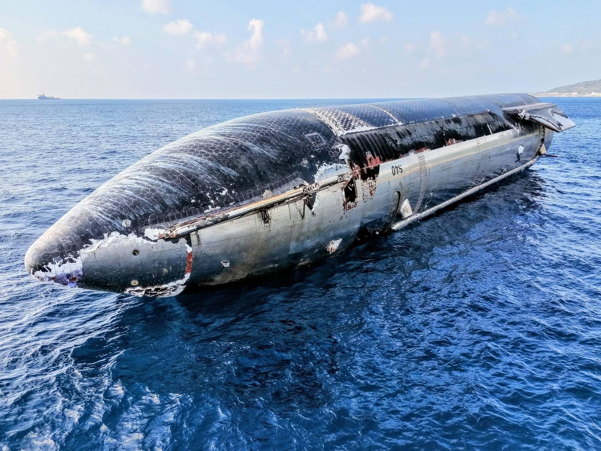 Starship Ship 40 у острова