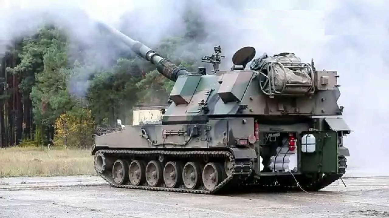 Украинские артиллеристы показали видео боевой работы польской самоходной гаубицы AHS Krab стоимостью $11,5 млн
