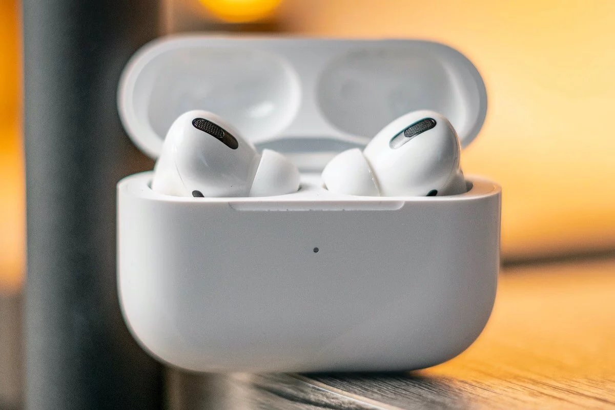 Простіші та дешевші за AirPods Pro: Apple готує навушники AirPods Pro Lite