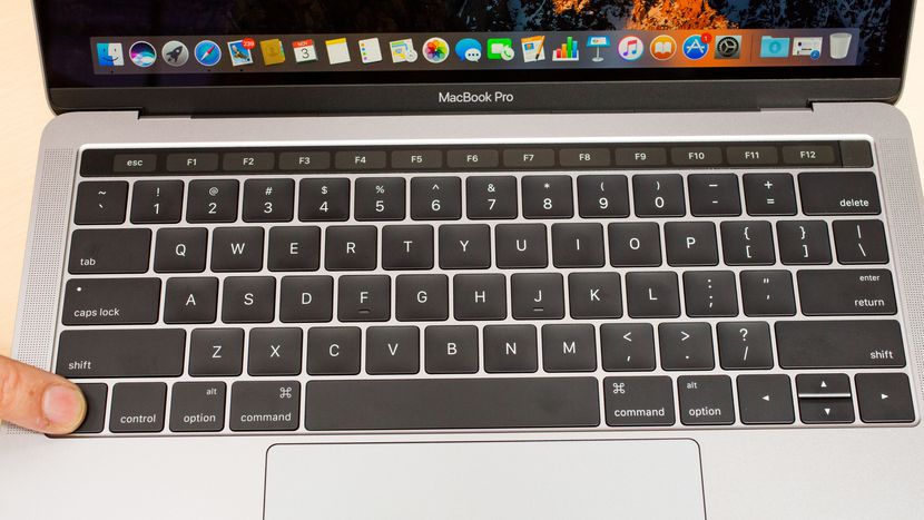 Apple патентует клавиатуру без залипаний для MacBook