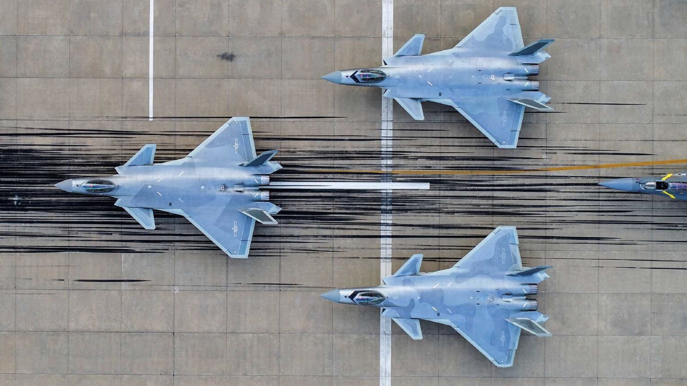 Китай впервые использует новейшие истребители J-20 на учениях  это аналог самолёта F-35