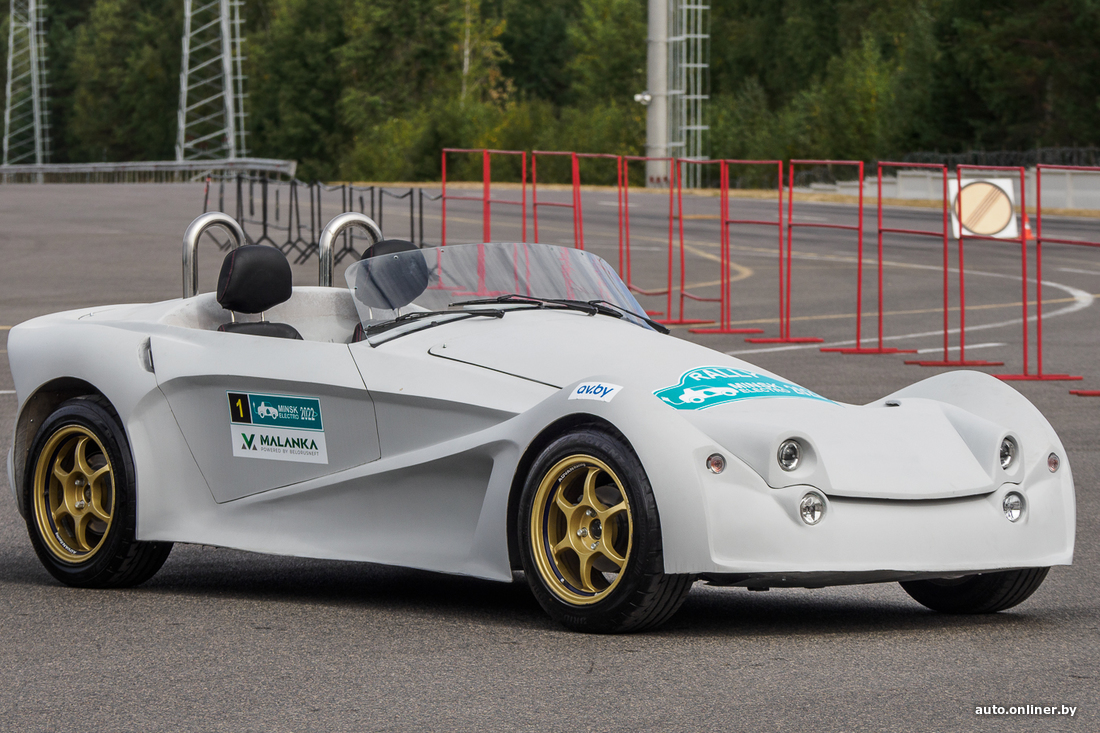 ¿Qué te parece, Ilon Max? Se presenta el roadster bielorruso con motor eléctrico, velocidad de 170 km/h e interior antirrobo