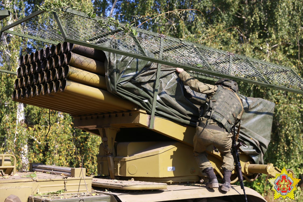 Belarusian soldiers on the border with Ukraine have equipped their vehicles with 'grills'